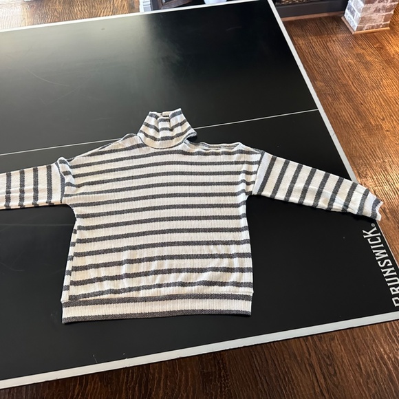 Andre by Un it-Cold-shoulder Long-sleeve Turtleneck sweater-Size‎ Leg - Picture 6 of 7